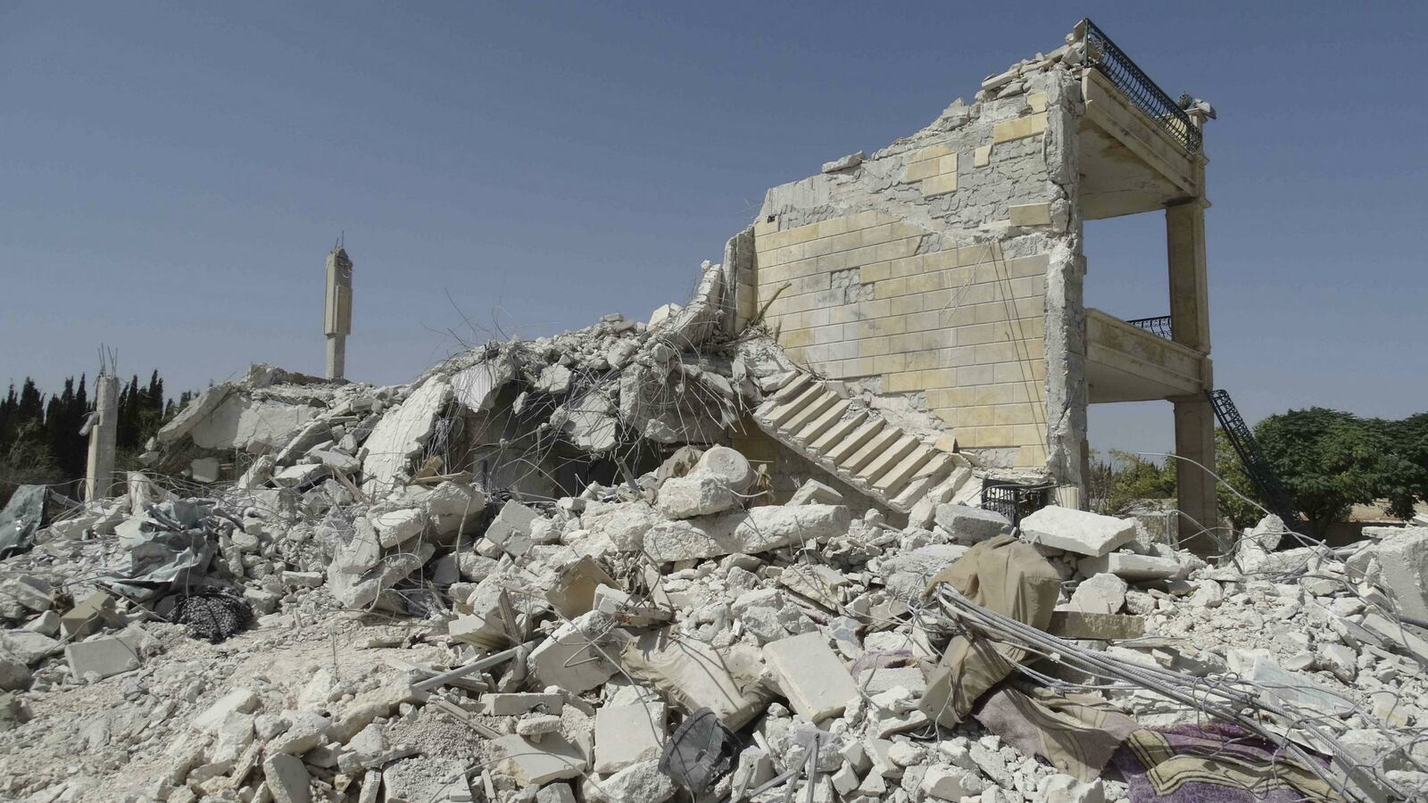 cheats/2014/09/29/al-qaeda-vows-revenge-for-u-s-airstrikes/140929-syria-airstrikes-cheat_k3alhg