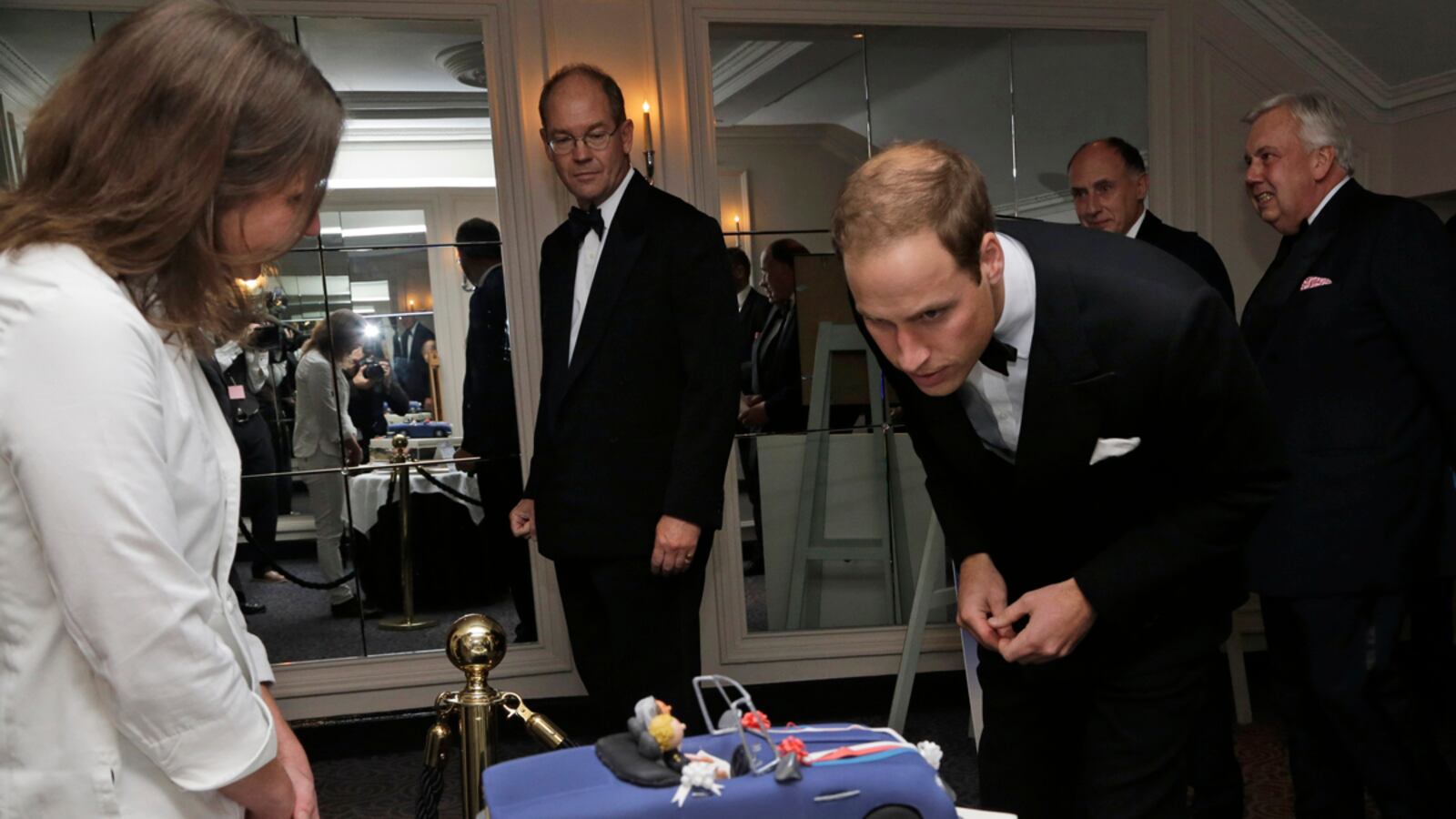 articles/2012/10/18/prince-william-face-to-face-with-cake-version-of-royal-wedding/william-charity-giles-sykes_n9irff