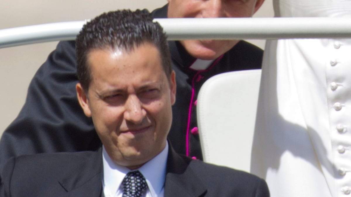 cheats/2012/05/26/vatican-confirms-pope-s-butler-arrested/papal-butler-arrested-cheat_wlxmed