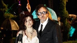 galleries/2010/02/25/alice-in-wonderland-premiere/alice-in-wonderland-premiere---burton_hoyvps