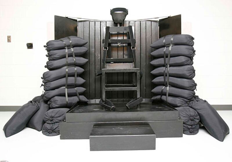 galleries/2010/06/18/the-execution-of-ronnie-lee-gardner/gardner-execution-9_zf76cc