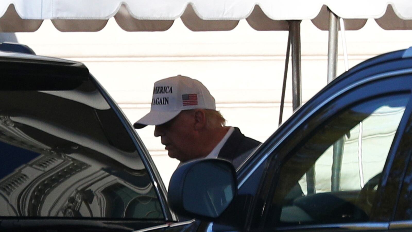 2020-11-08T143049Z_1252558552_RC22ZJ9MOL22_RTRMADP_3_USA-ELECTION-TRUMP_fzfoxs
