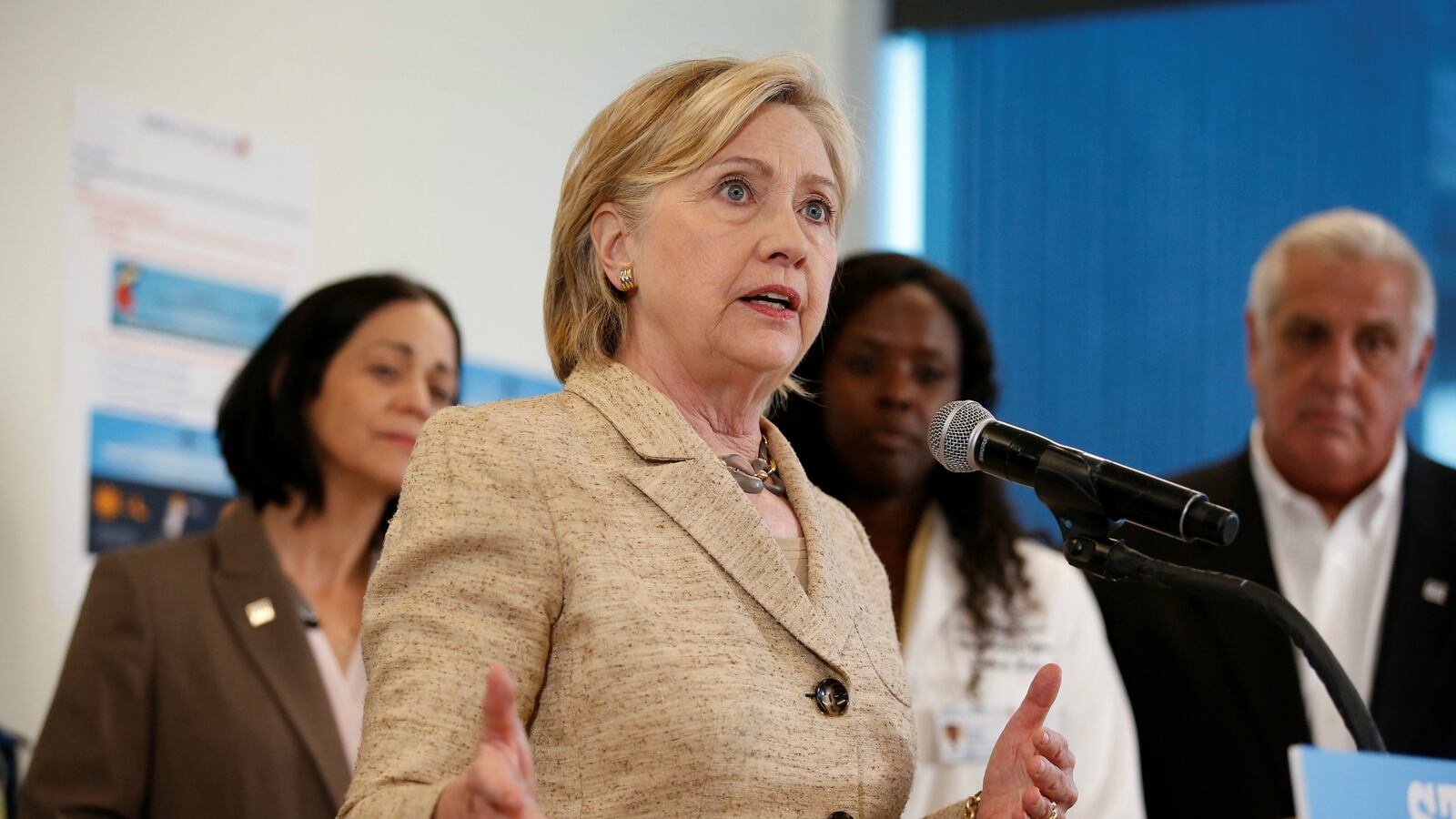 cheats/2016/08/22/fbi-found-10k-more-docs-in-hillary-probe/160810-clinton-new-emails-cheat_anvfid