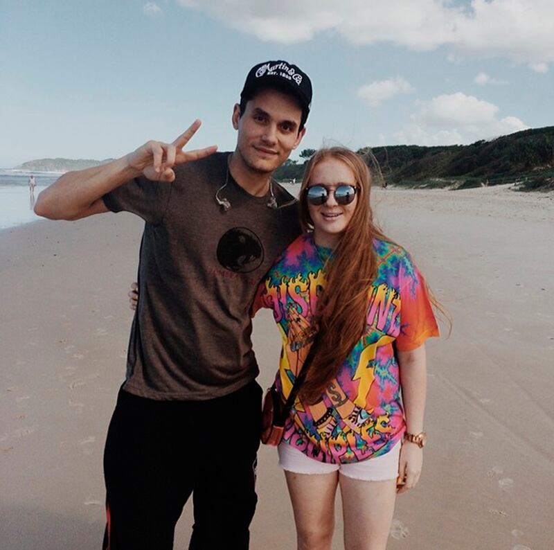 galleries/2014/04/20/miley-cyrus-biden-and-obama-and-the-best-celebrity-selfies-of-the-week/140518-mayer-selfie_hzikpk