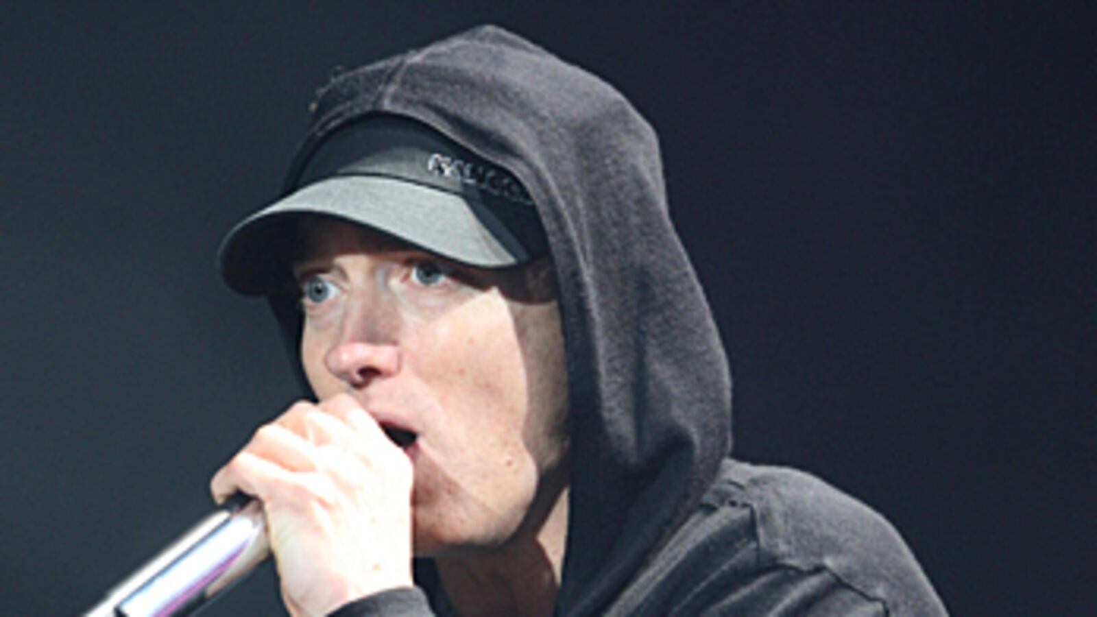 cheats/2011/04/26/lollapalooza-2011-lineup-eminem-coldplay-foo-fighters-cee-lo-more/eminem-lollapalooza_wbvkfx