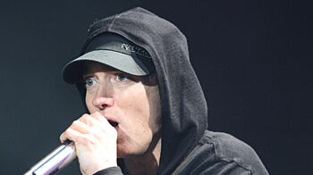 cheats/2011/04/26/lollapalooza-2011-lineup-eminem-coldplay-foo-fighters-cee-lo-more/eminem-lollapalooza_wbvkfx