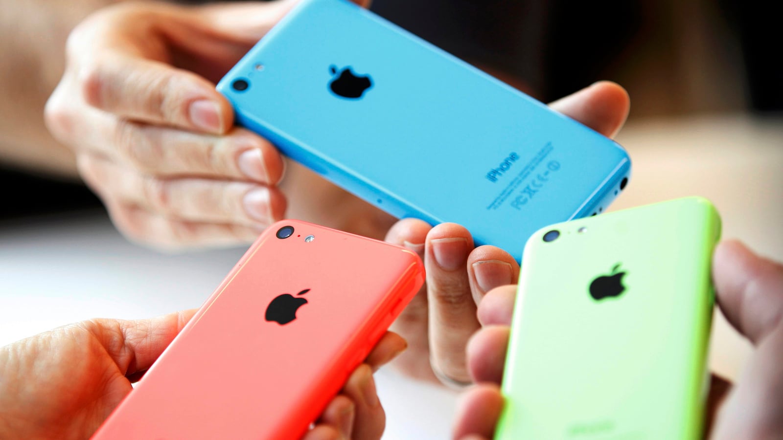 articles/2013/09/11/wall-street-s-not-buying-this-cheap-iphone/130911-apple-gross-tease_sz4lx4