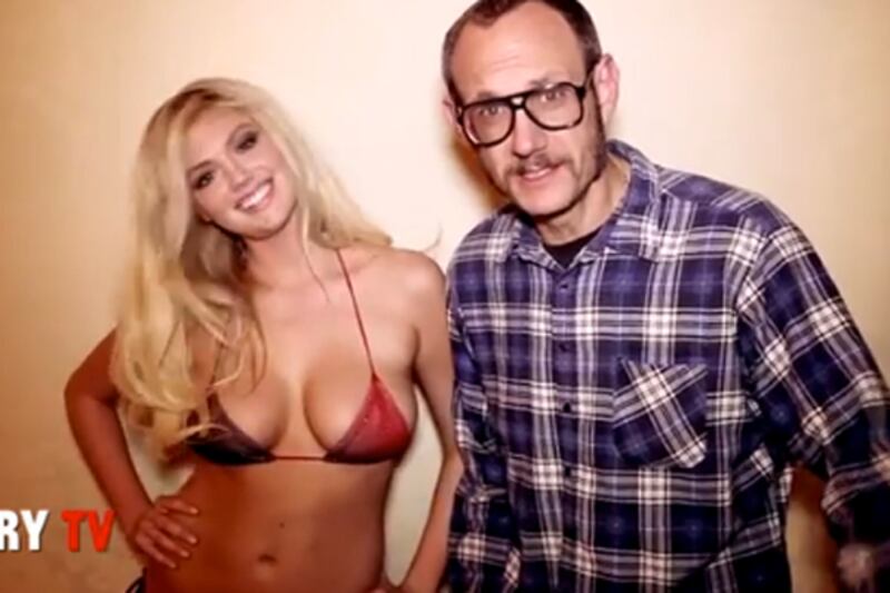 articles/2012/05/02/youtube-we-screwed-up-by-banning-kate-upton-cat-daddy-dancing-video/kate-upton-terry-richardson-dance-cs_aqkebh