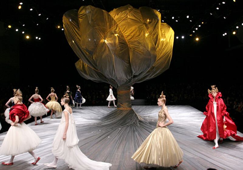 galleries/2010/02/11/alexander-mcqueen/alexander-mcqueen-15_y2fs3v