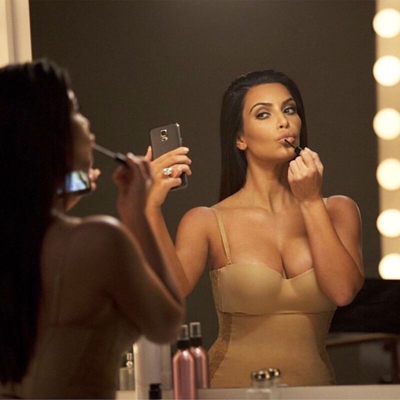 galleries/2015/02/01/celebrity-super-bowl-instagrams-gisele-bundchen-rihanna-and-more/150201-super-bowl-celeb-instagram-kim-kardashian_inos3t