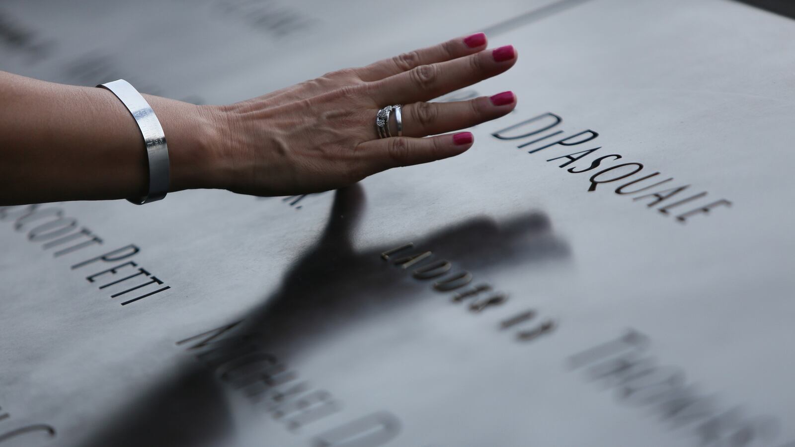 galleries/2013/09/11/a-nation-remembers-9-11-photos/130911-remembering2_sdgj25