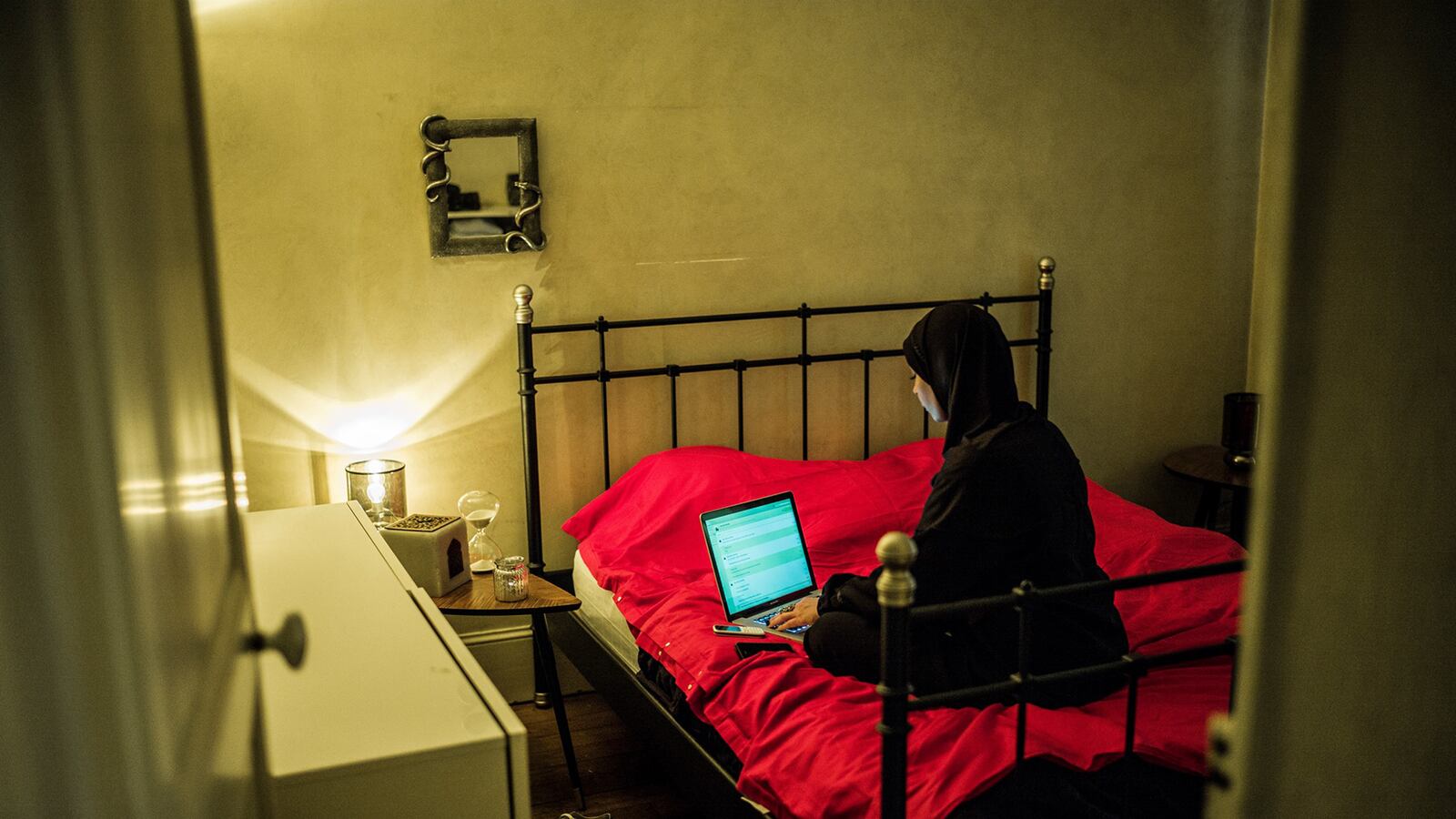 articles/2015/08/14/the-woman-who-betrayed-an-isis-chief/150813-moroz-anna-erelle-tease_fqhzsl