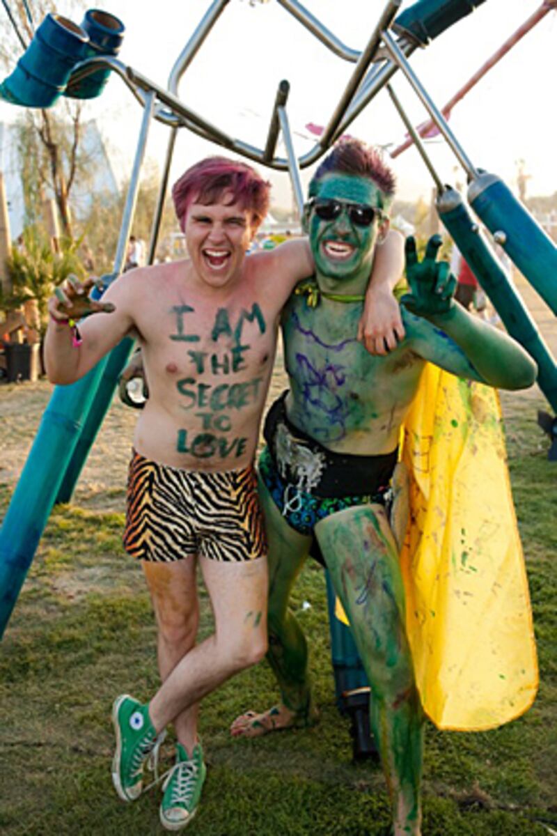 galleries/2011/04/16/2011-coachella/coachella-fans-1_hioutd