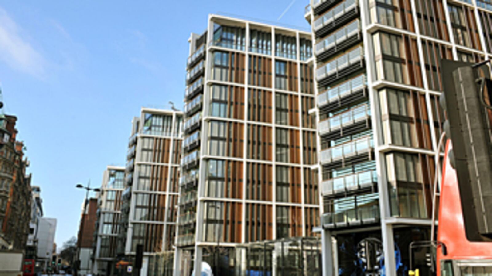 cheats/2011/04/17/london-flat-goes-for-221m/one-hyde-park_urowic