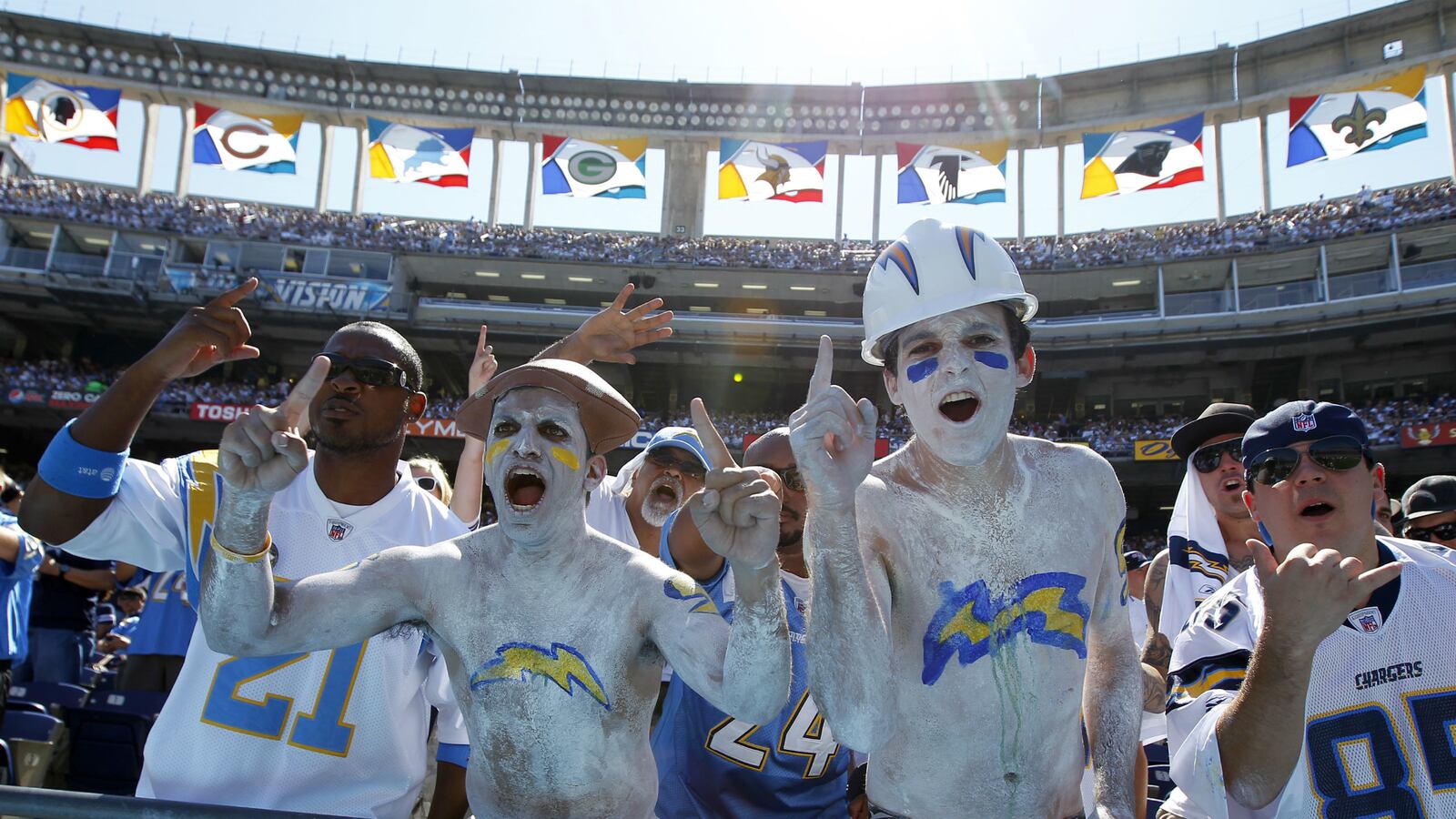 cheats/2016/01/04/chargers-file-for-relocation-to-l-a/160104-chargers-file-relocate-la-cheat_yv610j