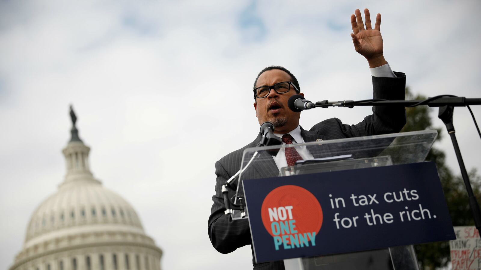 180626-ellison-travel-ban_uovptj