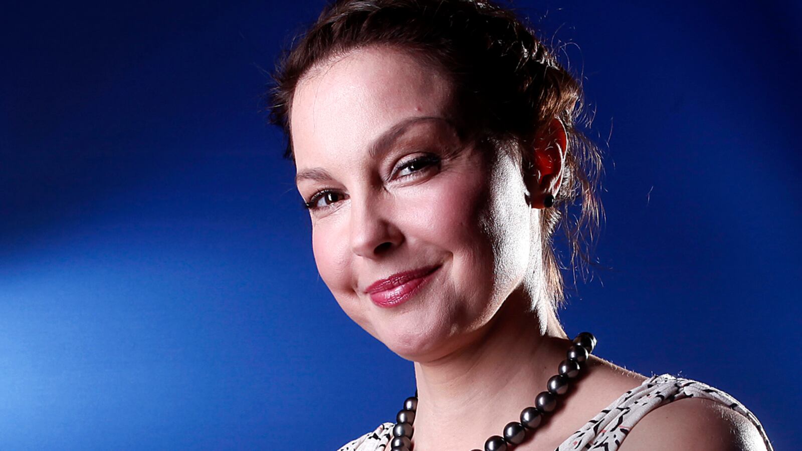 articles/2012/04/19/ashley-judd-michelle-trachtenberg-and-others-instruct-rick-santorum-to-wait-72-hours-before-aborting-his-campaign-video/ashley-judd-video-tease_qbemim