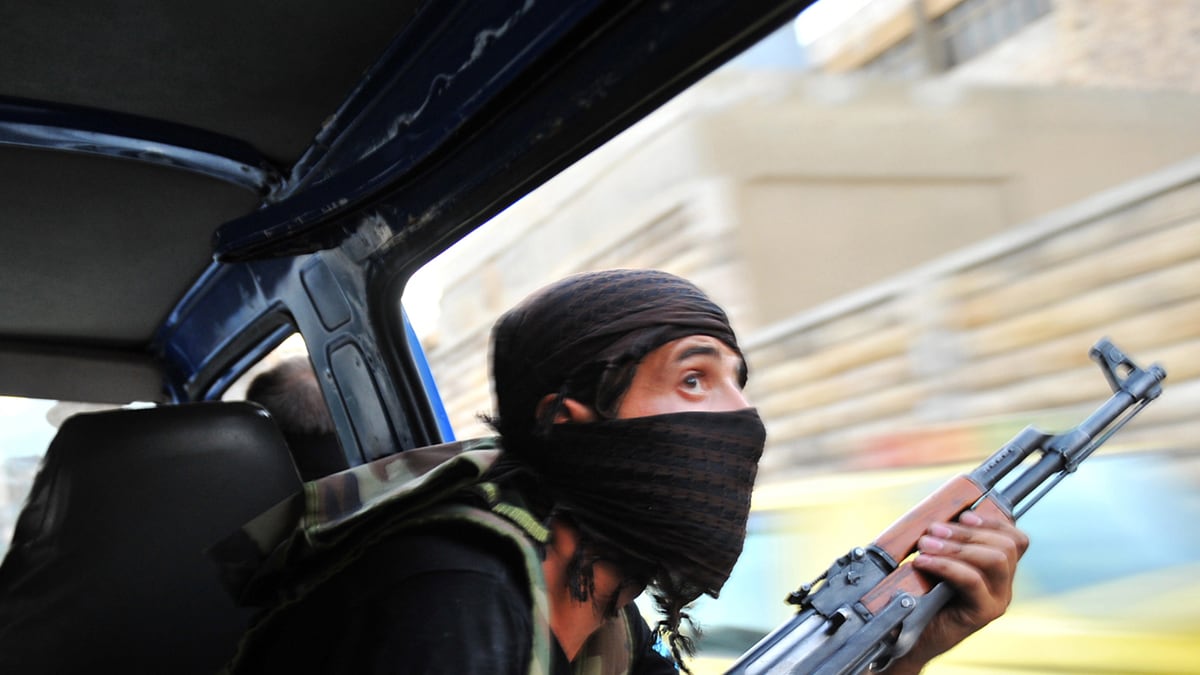 articles/2012/07/24/syria-s-rag-tag-rebel-army-s-sophisticated-campaigns/giglio-fsa-rebels-syria-topbox_xgaqjv