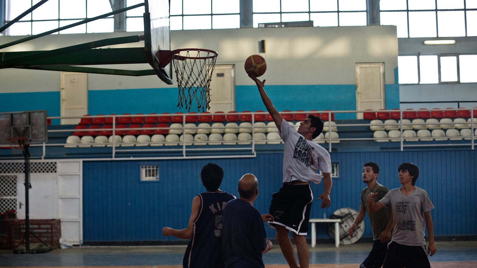 galleries/2014/02/16/afghanistan-s-michael-jordan-photos/140215-afghanistan-bball1_atswtn