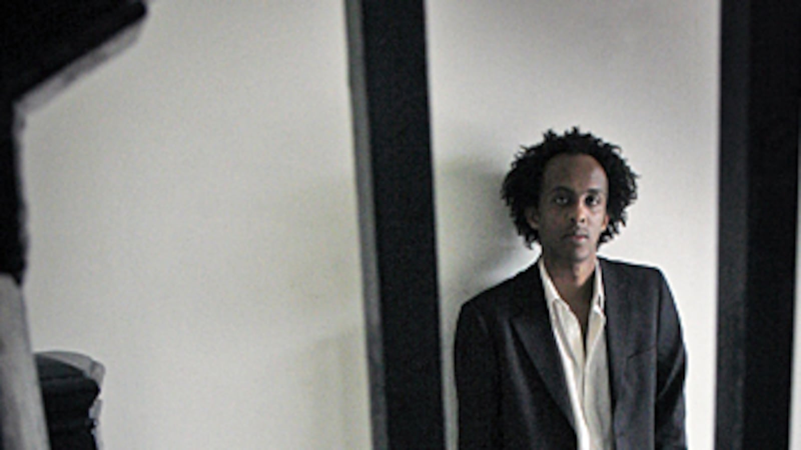 articles/2010/10/11/best-new-writers-3/writers-to-watch-dinaw-mengestu_iemy5i