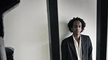 articles/2010/10/11/best-new-writers-3/writers-to-watch-dinaw-mengestu_iemy5i
