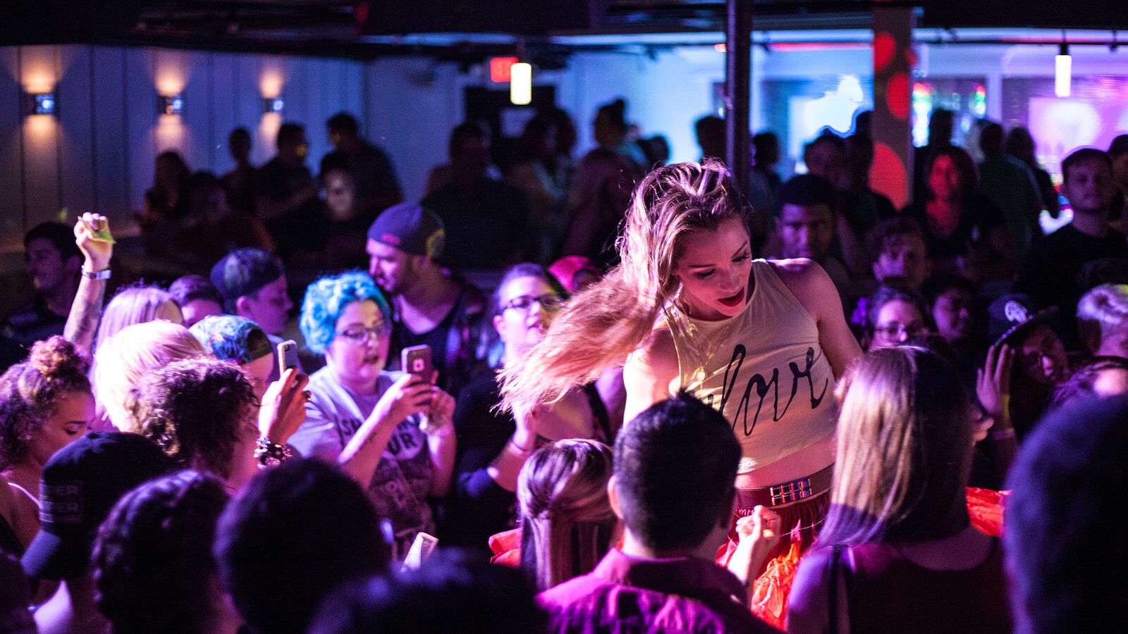 articles/2016/06/19/proud-and-defiant-gay-clubs-celebrate-life-and-mourn-the-dead-in-orlando/160619-mcnamara-orlando-tease_n2h9uz