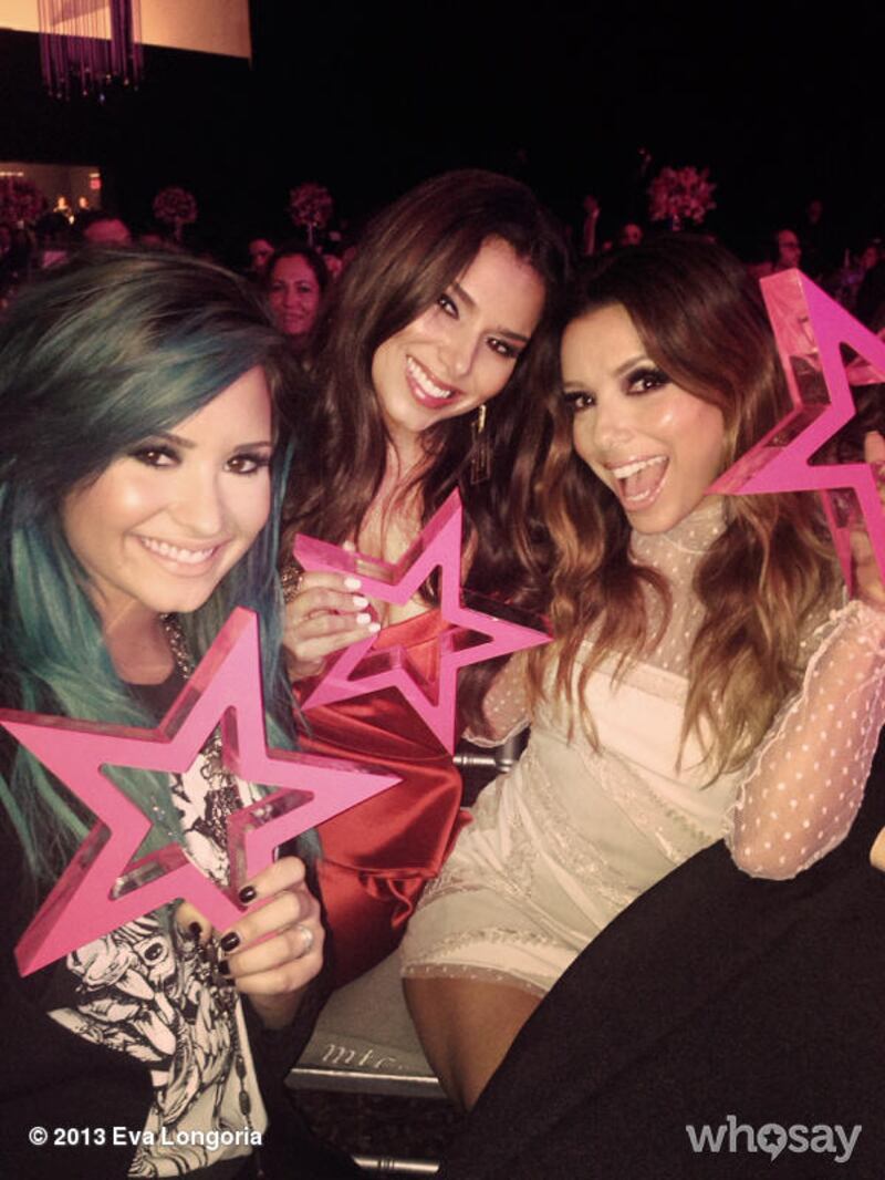 galleries/2013/10/13/lea-michele-nicki-minaj-more-celebrity-twitter-pictures-photos/131011-celeb-twitpics-longoria_qtztjm