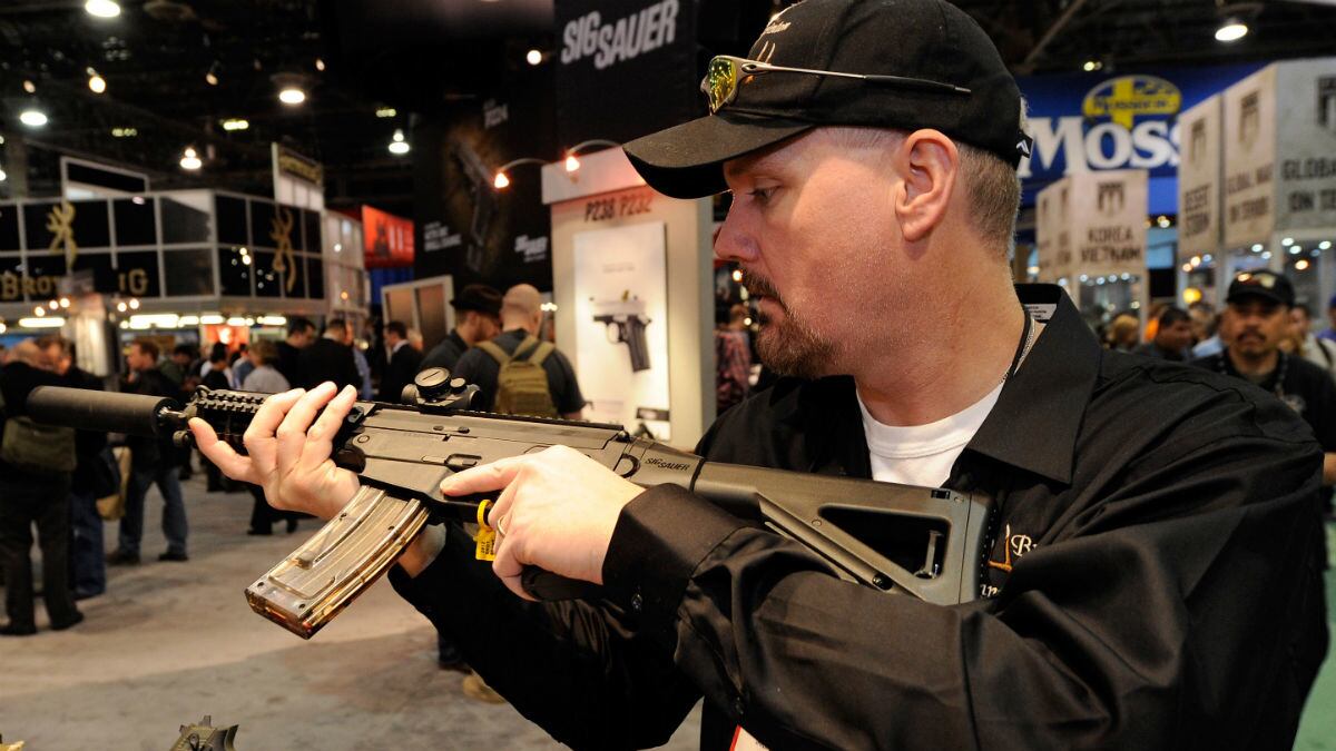 articles/2012/07/30/guns/gun-expo-2_aw2m3y