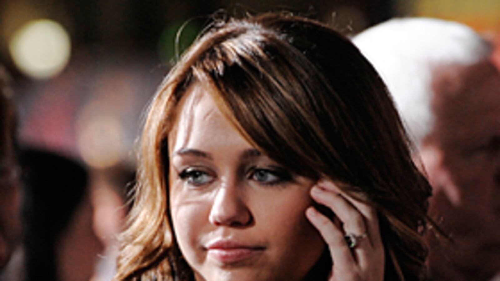 cheats/2009/02/04/another-miley-cyrus-scandal/miley-cyrus_kyhztl