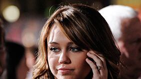 cheats/2009/02/04/another-miley-cyrus-scandal/miley-cyrus_kyhztl