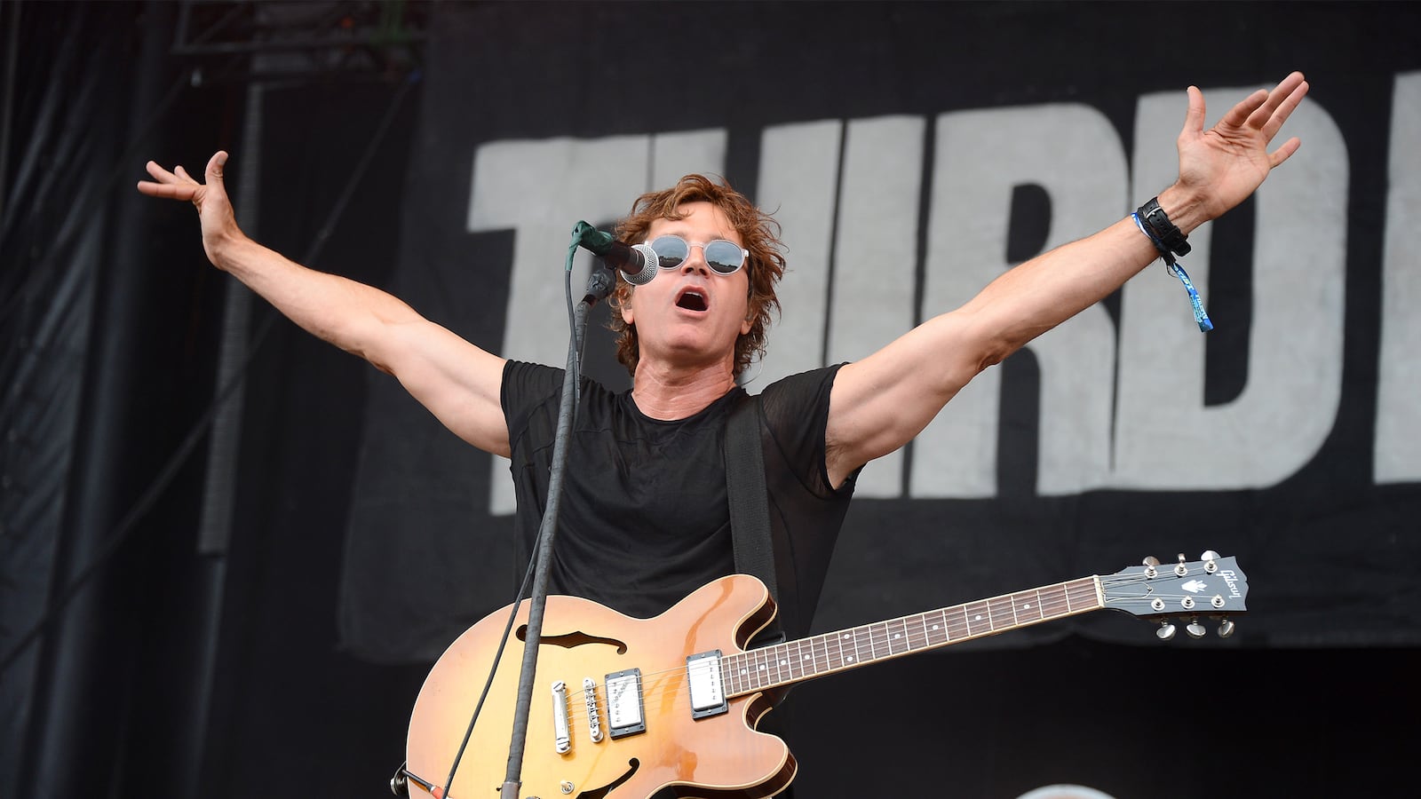 articles/2015/07/01/that-guy-from-third-eye-blind-has-a-plan-to-fix-america/150629-swin-third-blind-tease_brwksy