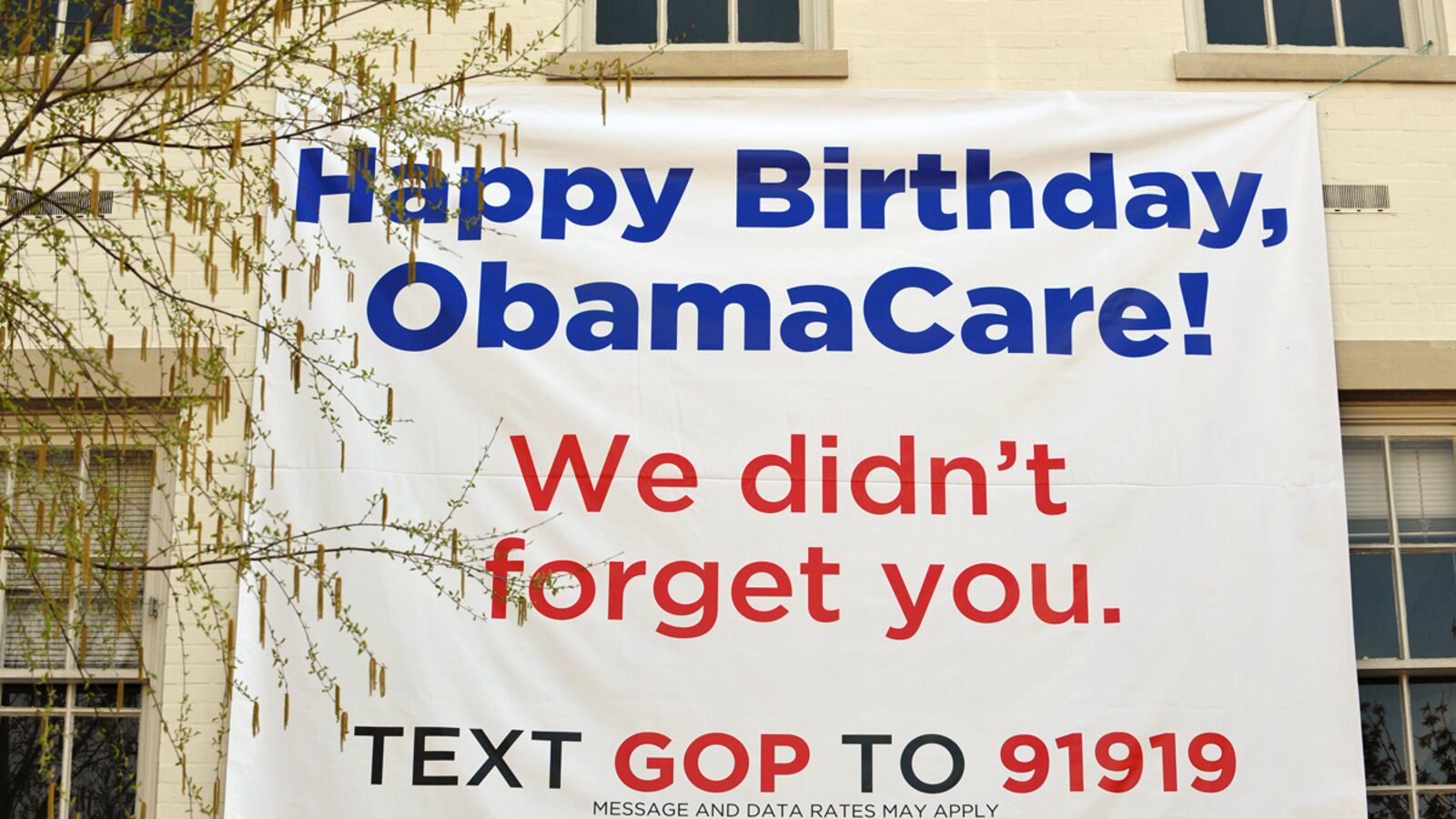 articles/2012/03/24/online-activism-nationwide-protests-deepen-ahead-of-supreme-court-health-care-hearing/supreme-court-healthcare-stone_nbsadi