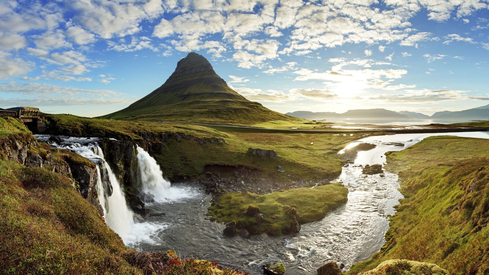 articles/2014/05/25/want-to-write-a-book-go-to-iceland/140523-le-bor-writers-tease_bpqszn