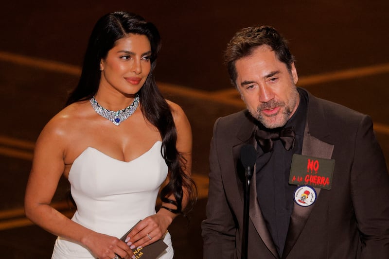 Javier Bardem wore a "No to War" lapel pin at the Oscars