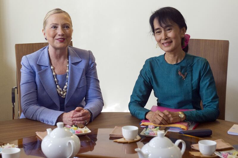 articles/2011/12/02/hillary-clinton-visits-myanmar-amidst-burmese-spring/an-san-suu-kyi-ov_typwmd