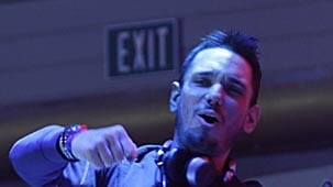 cheats/2008/12/25/dj-am-sues-over-plane-crash/dj-am_huckcl