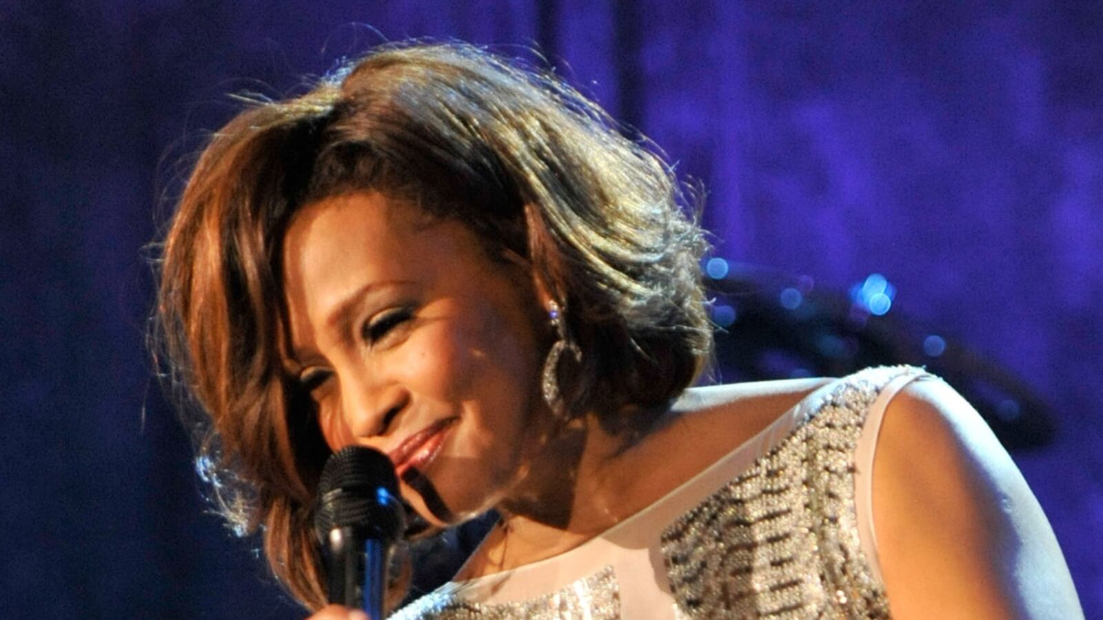 articles/2012/02/18/whitney-houston-s-funeral-best-moments-videos/whitney-houston-funeral-gallery-tease_zqzvtd
