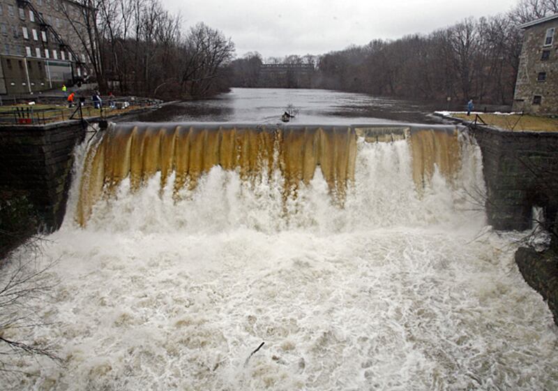 galleries/2011/04/19/pot-capitals-2011/pot-smoking-cities---warwick-rhode-island_obkgot
