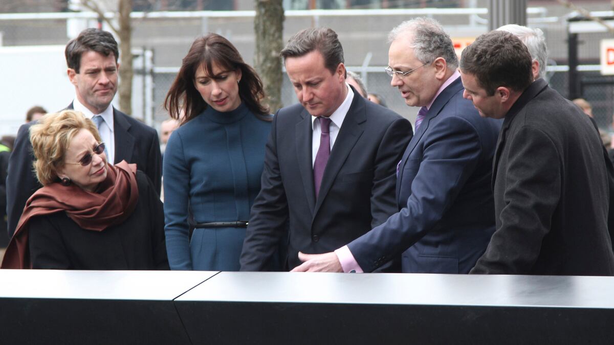 cheats/2012/03/15/david-cameron-visits-ground-zero/david-cameron-wtc-cheat_ea9xcy