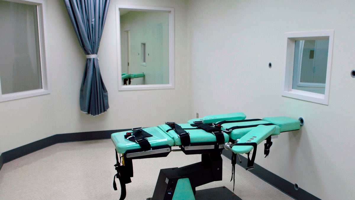 cheats/2017/01/27/texas-executes-sandwich-shop-murderer/170127-lethal-injection-execution-texas_jbc2hp