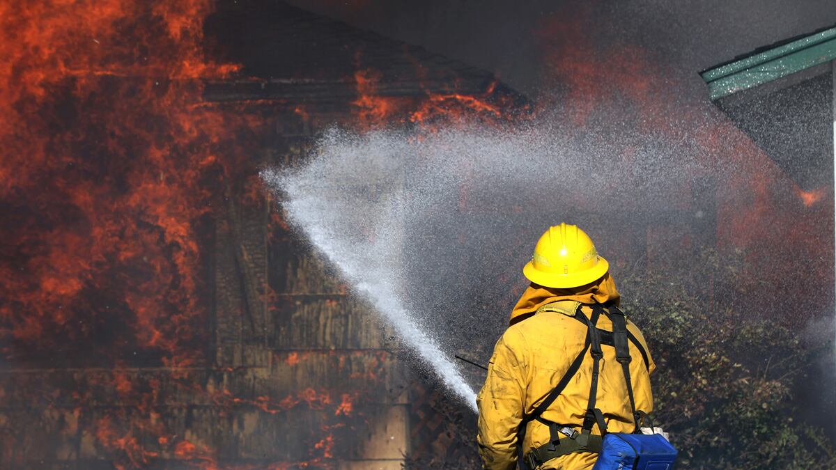 cheats/2011/11/18/reno-wildfire-forces-mass-evacuations/reno-wildfires-cheat_sape9f