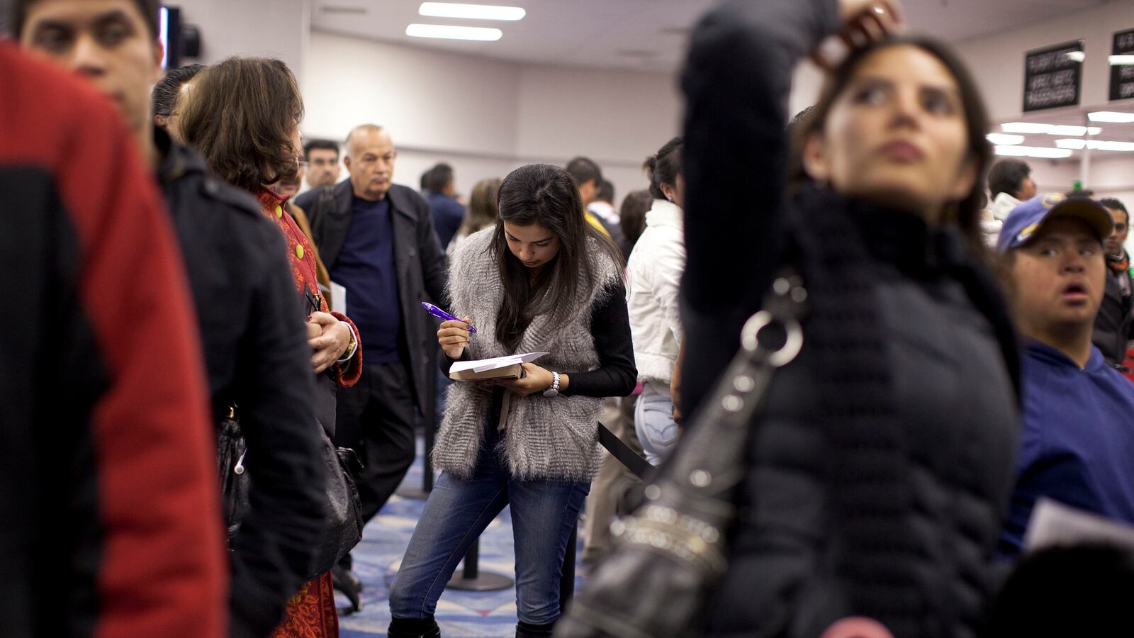 articles/2013/06/21/this-be-madness-america-s-outrageously-long-and-totally-unacceptable-customs-lines/130621-customs-airport-gross-tease_hv0v72