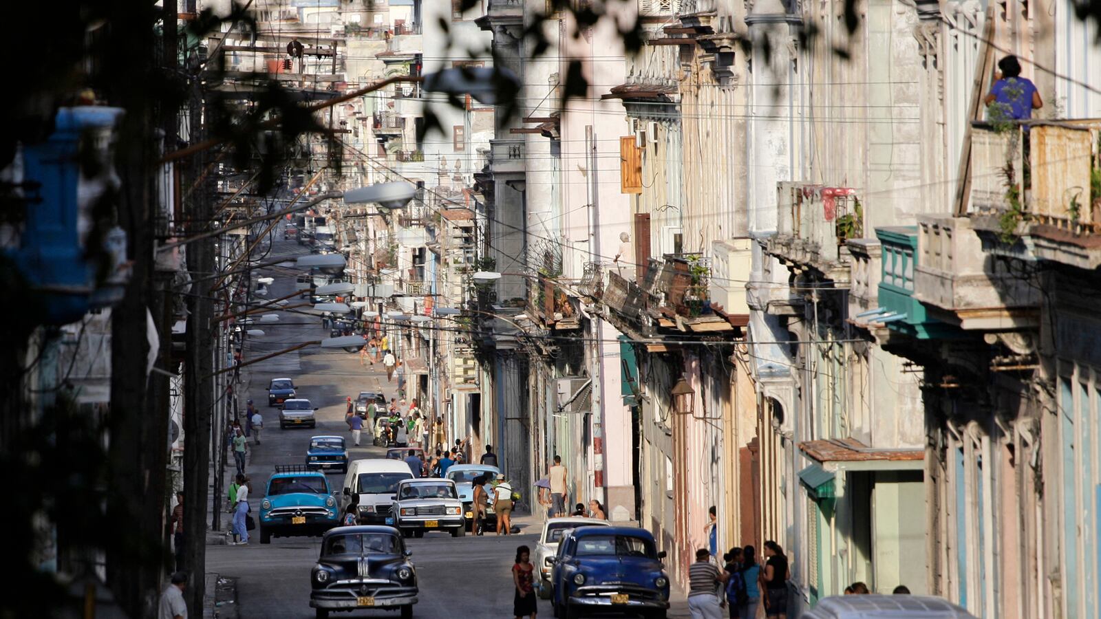 cheats/2014/08/04/u-s-sent-youths-to-cuba-to-stir-revolt/140804-cuba-spies-cheat_holden