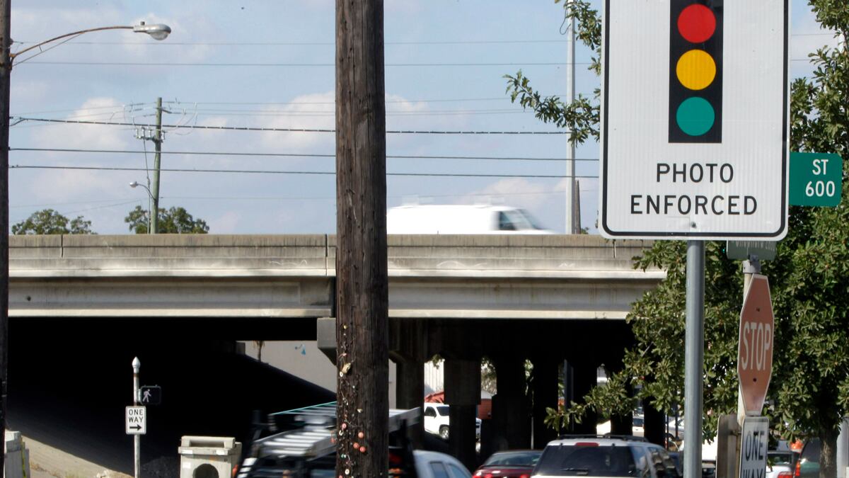 articles/2012/07/08/use-of-red-light-and-speeding-cameras-increases-but-some-protest/red-light-camera-laws-opfer_edykxc