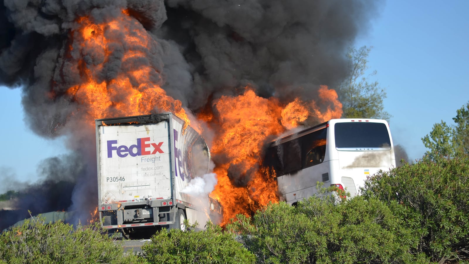 cheats/2014/04/11/fedex-crashes-into-bus-10-dead/140411-calif-bus-cheat_kjb2be