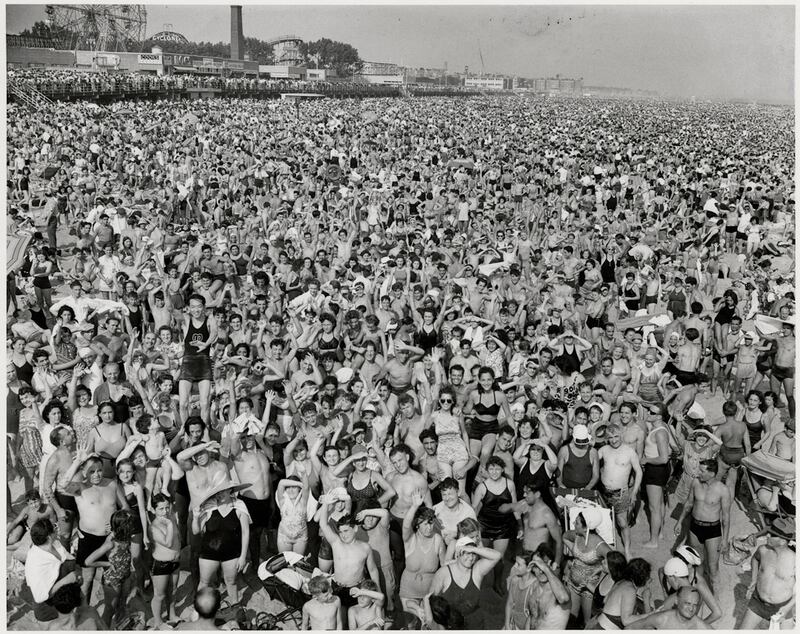 galleries/2013/11/02/murder-mayhem-and-mishaps-inside-weegee-s-new-york-photos/131030-weegee8_hktryl