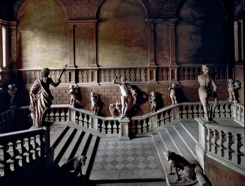 galleries/2013/10/18/13-staircases-worth-the-climb-photos/131017-staircases3_yfjae0