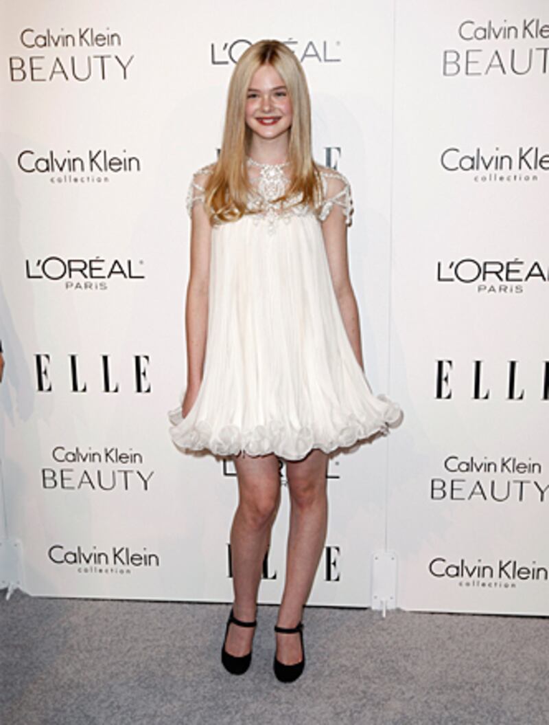 galleries/2010/12/13/elle-fanning/elle-fanning-3_q6cwrh