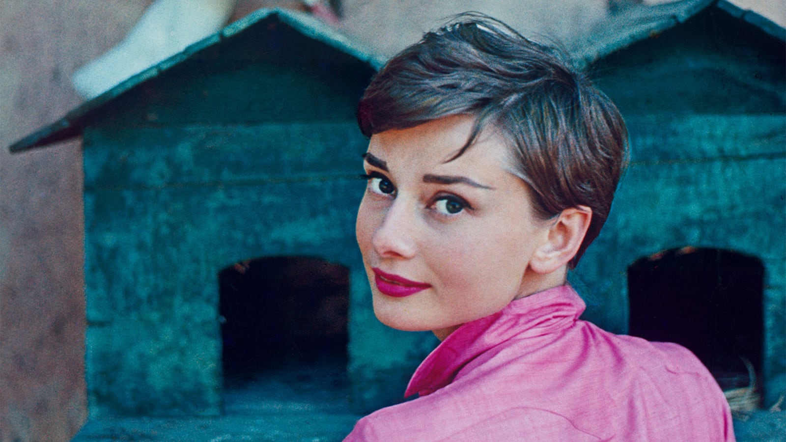 articles/2015/07/14/audrey-hepburn-up-close-and-very-personal/150713-Audrey-Hepburn-tease_ge3zo6