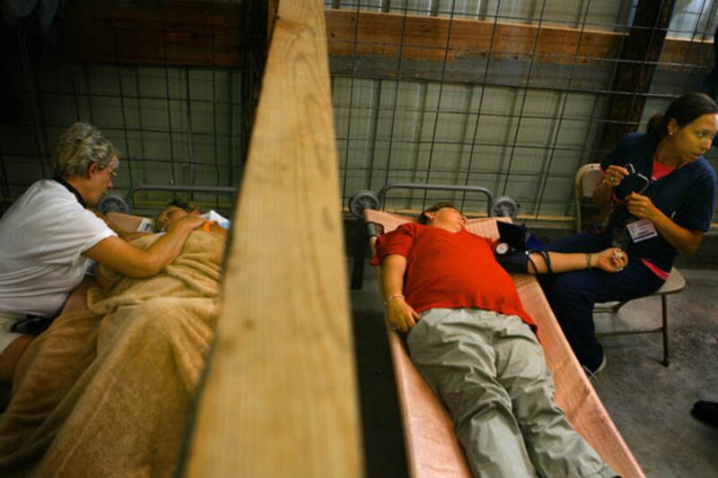 galleries/2009/10/15/inside-a-traveling-health-care-tent-city/allman-healthcare---11_qzdry0